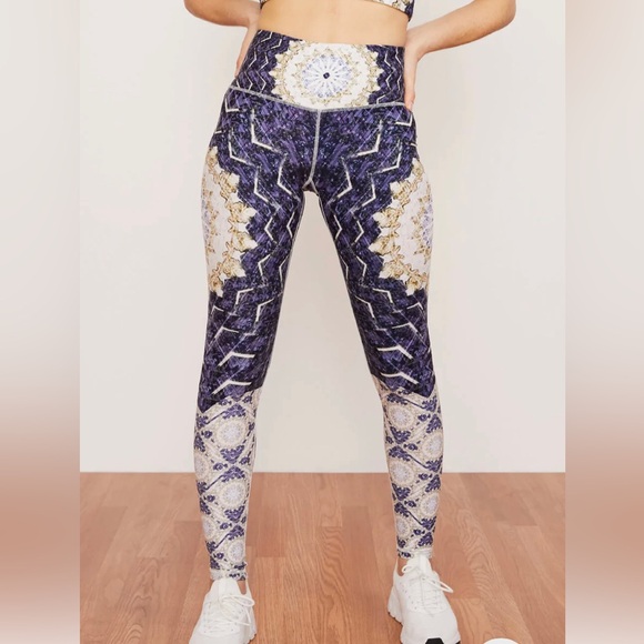 Wolven Reverie Leggings - Picture 2 of 7